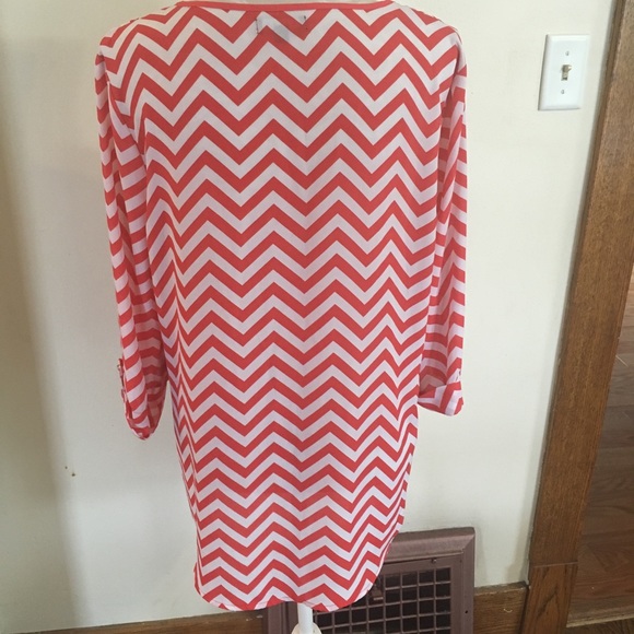Sheer pink and white chevron 3/4 sleeve shirt - Picture 3 of 4